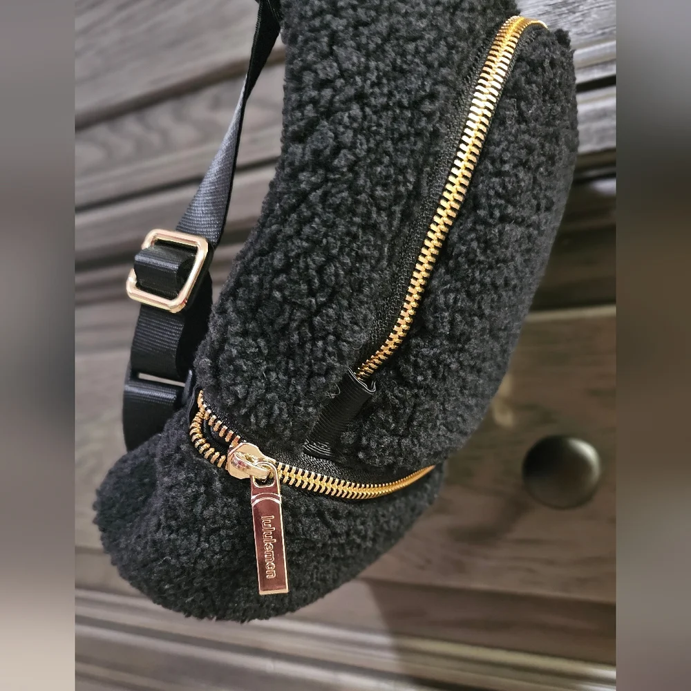 Lululemon Crossbody Bag - Picture 5 of 8